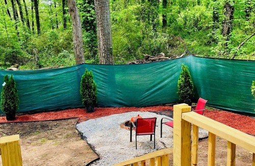 Clarkdale Cabin | Charming Tiny House with Kitchen near ATL Airport & Midtown