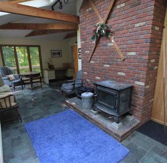 Moscow House | Delightful Stowe Cabin - Family-Friendly Retreat, 4 Stars
