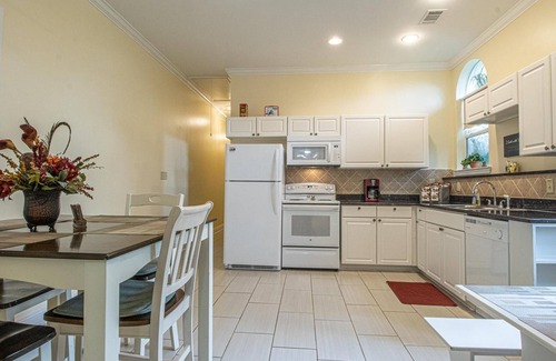 East Biloxi House | Cozy Beachfront Retreat with Ocean View & Town Access