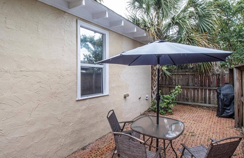 East Biloxi House | Cozy Beachfront Retreat with Ocean View & Town Access