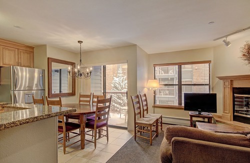 Historic District Condo | Enchanting Studio Steps from Snowy Fun in Breck