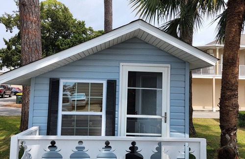 Fort Walton Beach Cottage | Charming Studio with Ocean View in Downtown Fort Walton Beach