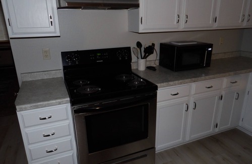 Washburn Apartment | Charming Updated Apartment with Bay Views & Pool Access