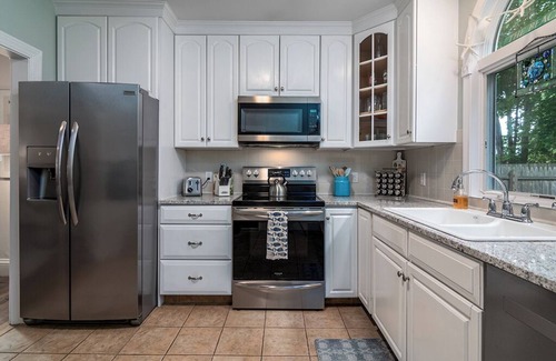 Wakefield-Peacedale House | Renovated Downtown Escape: Beach 3 mi, Pet Friendly & Pool