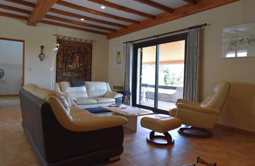 Argelliers Villa | Charming Villa in Argelliers with Private Pool Access