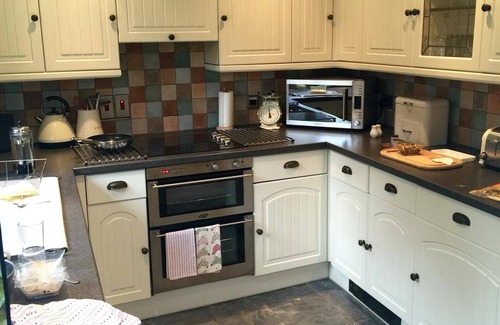 Northbourne Cottage | Enchanting Village Retreat with English Cottage Garden