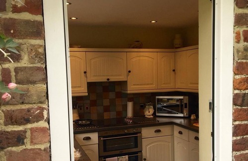 Northbourne Cottage | Enchanting Village Retreat with English Cottage Garden