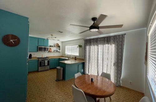 Quartz Hill Villa | Charming Vintage Ranch: Family-Friendly Retreat for 10