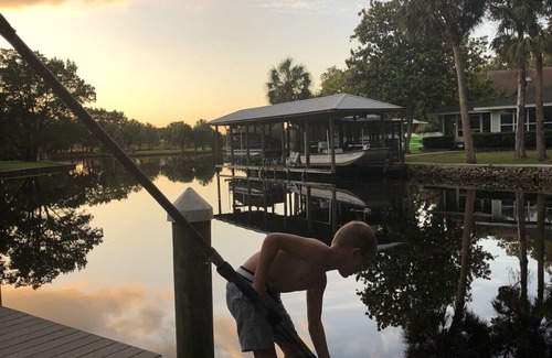 Homosassa Cottage | Cozy Waterfront Cottage with Boat Dock & Family Amenities