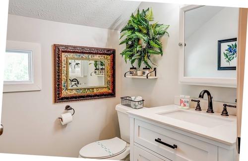 Epworth Cottage | Idyllic Wooded Retreat with Firepit, Fast WiFi & Pet Friendly