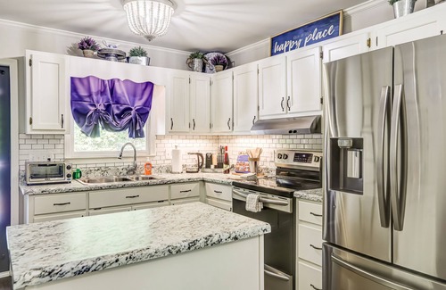 Epworth Cottage | Idyllic Wooded Retreat with Firepit, Fast WiFi & Pet Friendly