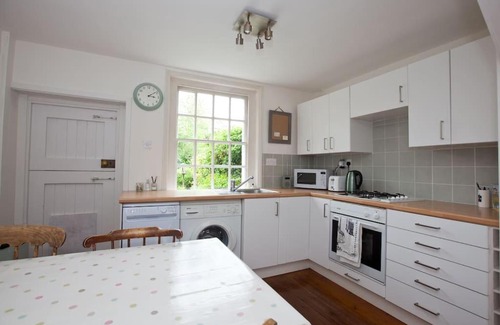 Arundel House | Historic Quaker Cottage: Family-Friendly Stay in Arundel