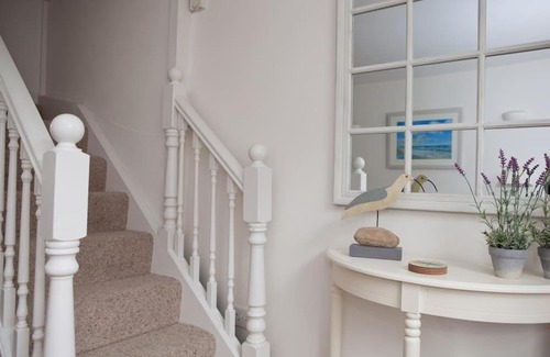 Arundel House | Historic Quaker Cottage: Family-Friendly Stay in Arundel
