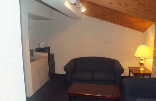 Mineralwells Hotel | Budget-Friendly Quality Express Inn with Breakfast & Family Options