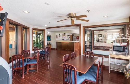 Mineralwells Hotel | Budget-Friendly Quality Express Inn with Breakfast & Family Options