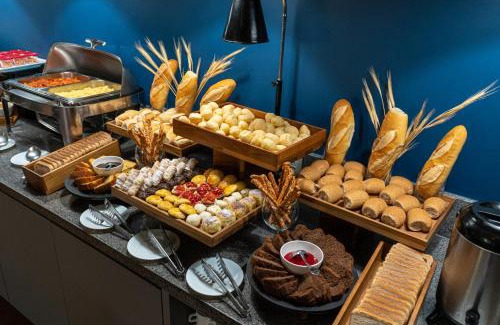 Pinheiros Hotel | Experience Quality Faria Lima with Ocean Views & Pool