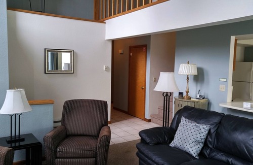 Pinetop Villa | Quality Hill Resort Villa: Guest Rated 9.8, Pet-Friendly Escape
