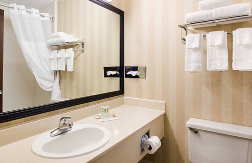 Bluefield Hotel | Comfortable Stay at Quality Hotel and Conference Center