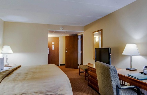 Bluefield Hotel | Comfortable Stay at Quality Hotel and Conference Center