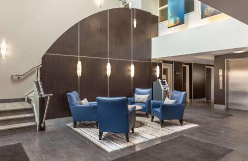 Burlington Hotel | Quality Hotel Burlington: Pet-Friendly Retreat with Pool