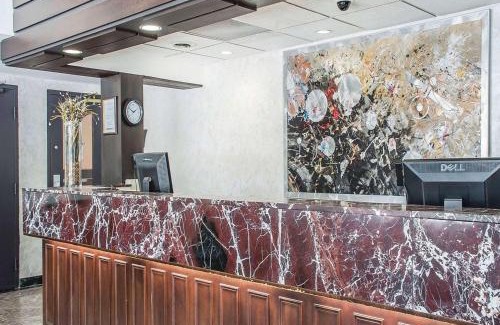Fallsview Hotel | Inviting Quality Hotel Fallsview Cascade with Family Amenities
