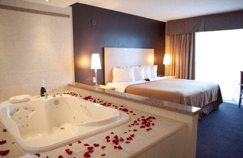 Fallsview Hotel | Discover Quality Hotel Fallsview Cascade with Pool & Breakfast