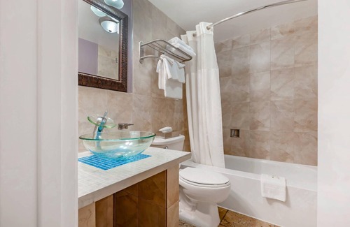 Fallsview Hotel | Discover Quality Hotel Fallsview Cascade with Pool & Breakfast