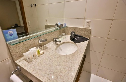 Jardim Goias Hotel | Quality Hotel Flamboyant: Relax with Pool and Spa Amenities