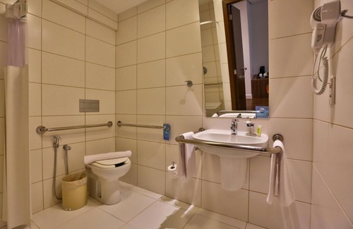 Jardim Goias Hotel | Quality Hotel Flamboyant: Relax with Pool and Spa Amenities
