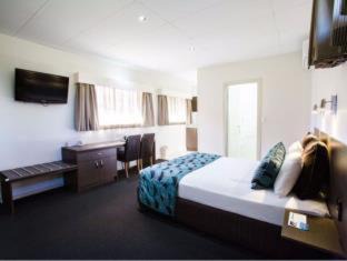Robertson Hotel | Comfortable Quality Hotel Robertson Gardens with Pool Access