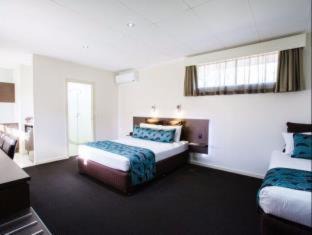 Robertson Hotel | Comfortable Quality Hotel Robertson Gardens with Pool Access
