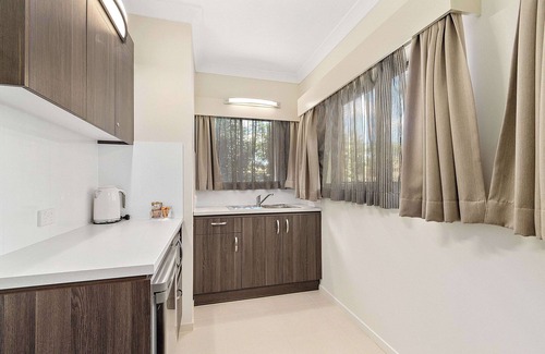 Robertson Hotel | Relaxing 4-Star Quality Hotel Robertson Gardens with Pool