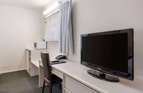 Robertson Hotel | Relaxing 4-Star Quality Hotel Robertson Gardens with Pool