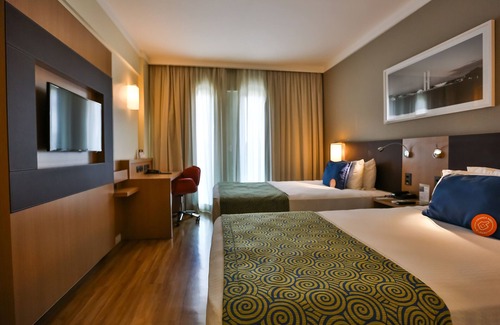 Brasilia Hotel | Elegant Quality Hotel & Suites Brasilia with Pool and Spa