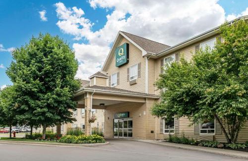 Dieppe Hotel | Quality Inn Airport: Pet-Friendly Retreat with Ocean Views