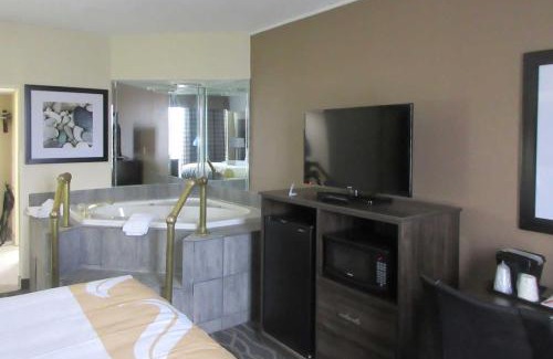 Richmond Hotel | Pet-Friendly Quality Inn with Oceanfront Pool Access