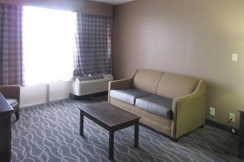 Richmond Hotel | Pet-Friendly Quality Inn with Oceanfront Pool Access