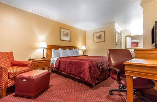 Gilroy Hotel | Relax at Quality Inn And Suites Gilroy with Pool & Spa