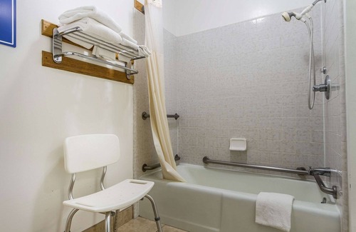 Gilroy Hotel | Relax at Quality Inn And Suites Gilroy with Pool & Spa