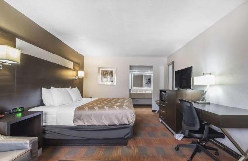 Stuttgart Hotel | Comfortable Stays at Quality Inn and Suites with Pool Access
