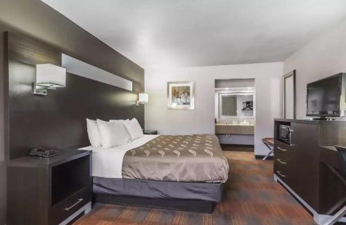 Stuttgart Hotel | Comfortable Stays at Quality Inn and Suites with Pool Access