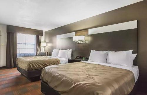 Stuttgart Hotel | Comfortable Stays at Quality Inn and Suites with Pool Access