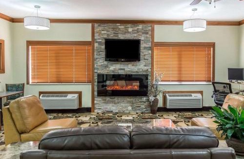 Cedar Rapids Hotel | Pet-Friendly Quality Inn at Collins Road - Cedar Rapids