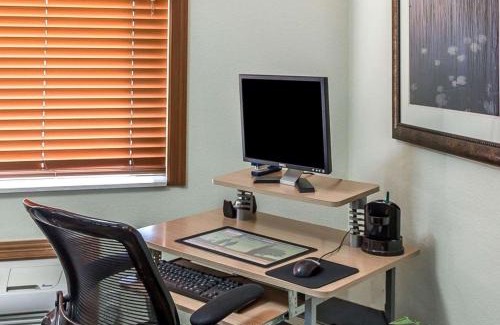 Cedar Rapids Hotel | Pet-Friendly Quality Inn at Collins Road - Cedar Rapids