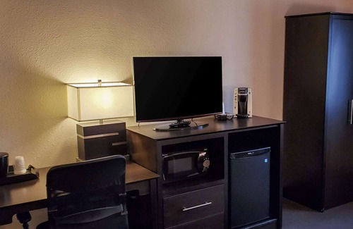 Atchison Hotel | Eco-Friendly Quality Inn Atchison with Pool & Spa Amenities
