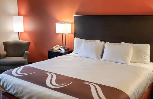 Atchison Hotel | Eco-Friendly Quality Inn Atchison with Pool & Spa Amenities