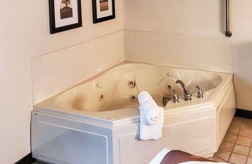Atchison Hotel | Eco-Friendly Quality Inn Atchison with Pool & Spa Amenities