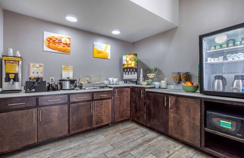 Athens Hotel | Comfortable Quality Inn Athens with Pool & Spa Amenities