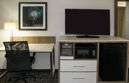 Athens Hotel | Comfortable Quality Inn Athens with Pool & Spa Amenities