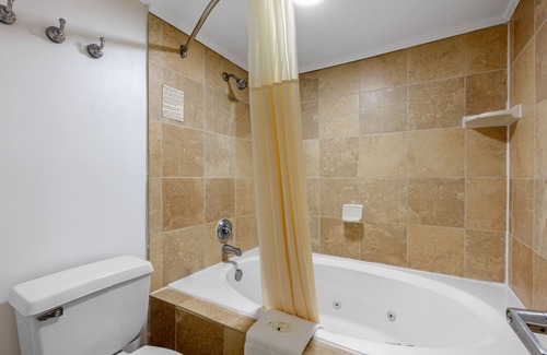 Athens Hotel | Comfortable Quality Inn Athens with Pool & Spa Amenities
